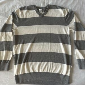 Old Navy Striped V-Neck Sweater (Large)